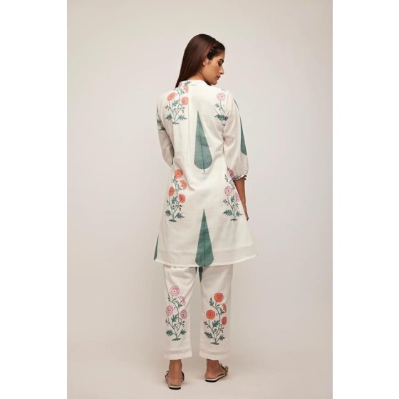 Women Zari Woven Saree with Tassels